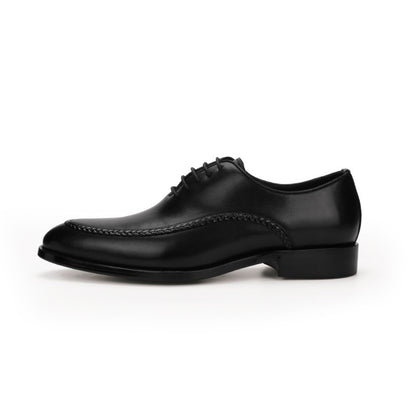 Men's leather shoes with a cowhide upper and low-top design.
