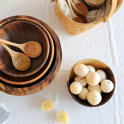 Kitchen natural wooden bowl, perfect for household use as a fruit bowl or salad bowl. Suitable for home or restaurant, this food container is made from wooden utensils.